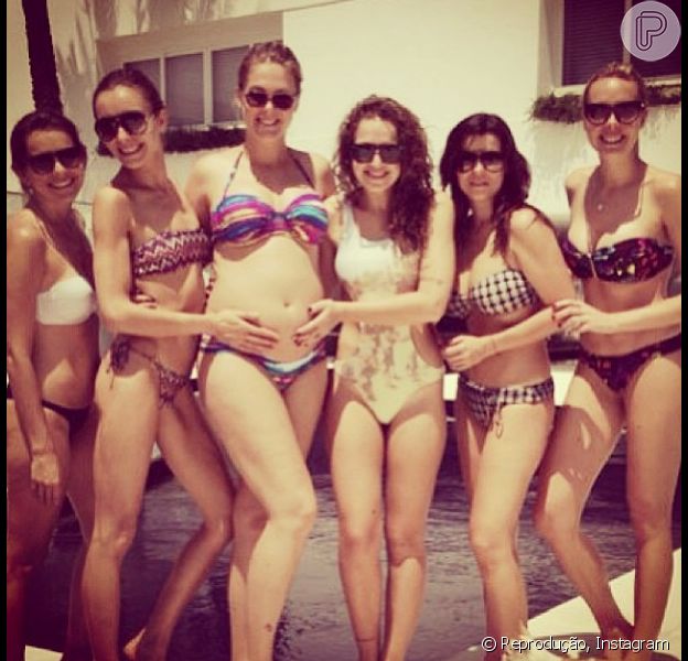 Ana Hickmann Exibe Barriga De Gravida Em Dia De Piscina Com Amigas Purepeople