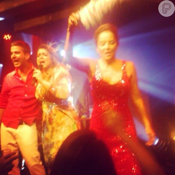 Preta Gil canta na festa da promoter Gil Santos