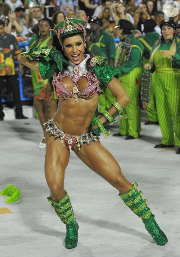 Gracyanne Barbosa estará de volta à Mangueira no Carnaval do ano que vem, noticiou o jornal 'Extra' desta terça-feira (05 de novembro de 2013)