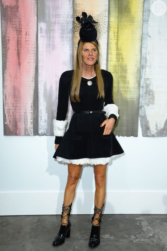 Anna Dello Russo apostou nas Chain Boots ao comparecer ao Paris Fashion Week Womenswear, em outubro de 2013
