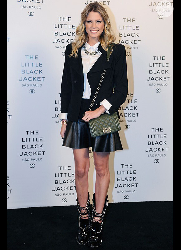 A blogueira de moda Helena Bordon apostou também nas boots, com look despojado, na SPFW. A peça foi destaque no desfile de Inverno 2013/2014 da Chanel durante a semana de moda de Paris