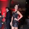 Débora Nascimento apostou em um vestido curto para o Prêmio Extra de TV 2013, em 12 de novembro de 2013