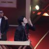 Matreus Solano manda beijo para os presentes no Prêmio Extra de Televisão ao receber o prêmio