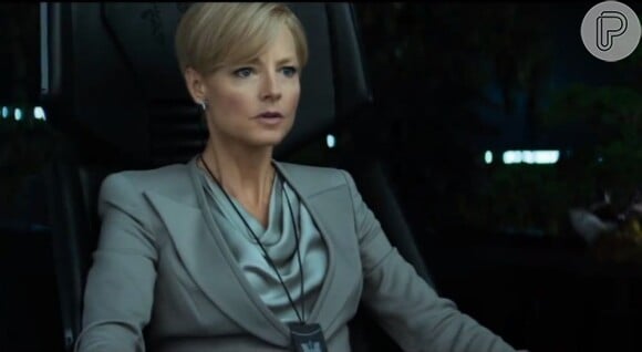 Em 'Elysium', Jodie Foster é a secretária do governo Rhodes, que tenta manter o estilo de vida luxuoso da estação espacial