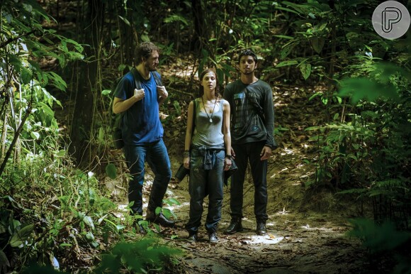 O guia do Grupo abandonou Marlon (Rodrigo Simas) e Paulinha (Christiana Ubach) na selva, em 'Além do Horizonte'