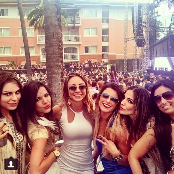 Neste sábado, 16 de novembro, Babi Xavier postou foto no Instagram: "A festa continua..."