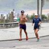 Juliano Cazarré pratica o esporte de três a quatro vezes por semana, percorrendo 10 km a cada dia, em 18 de novembro de 2013