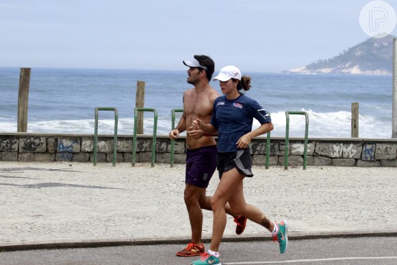 Juliano Cazarré conta que a corrida alivia o stresse e faz bem para o corpo e para a mente, em 18 de novembro de 2013