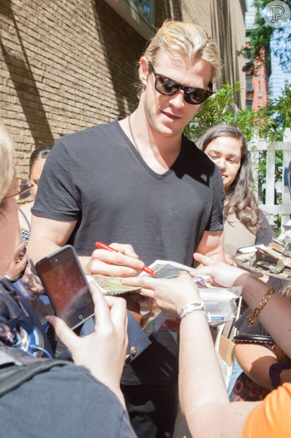 Chris Hemsworth é um dos candidatos a viver o sadomasoquista Christian Grey no filme 'Cinquenta Tons de Cinza'