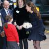 Simpática e elegante, Kate Middleton não perdeu a compostura