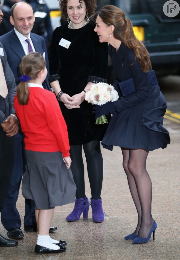 Simpática e elegante, Kate Middleton não perdeu a compostura