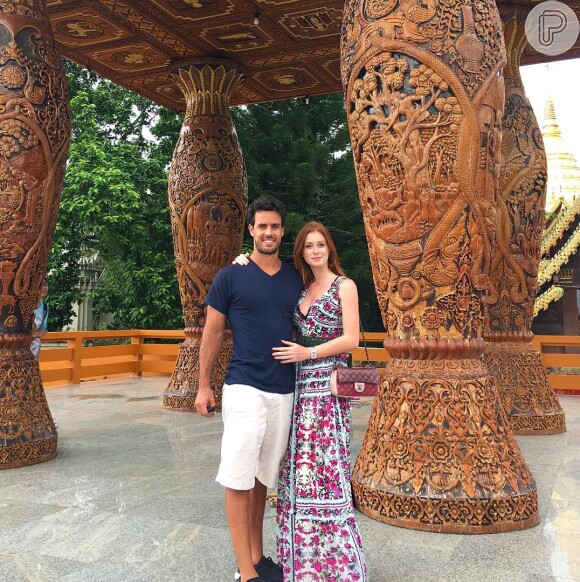 Marina Ruy Barbosa foi pedida em casamento pelo piloto Xandinho Negrão na Tailândia