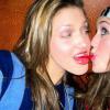 Dezembro de 2007 - Miley posta uma foto em que está quase beijando uma amiga em seu MySpace, causando alvoroço entre os fãs de Hannah Montanda, que não entenderam por que a heroína do seriado estava sendo 'diferente'