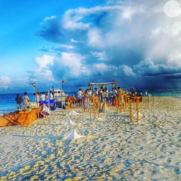Isabeli Fontana e Di Ferrero se casaram em cerimômia à beira-mar nas Maldivas