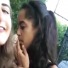 Malia, filha de Barack Obama, é vista fumando maconha no Lollapalooza em vídeo publicado no Youtube