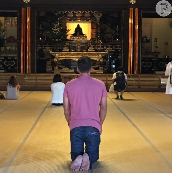 Leandro Hassum viajou de férias para o Japão e publicou fotos em um templo