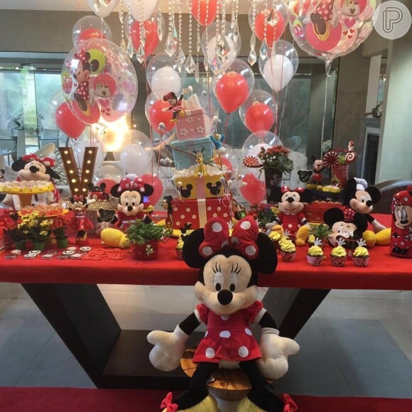 Ceará e Mirella Santos comemoram o aniversário de 2 anos da filha, Valentina, nesta quarta-feira, 10 de agosto de 2016