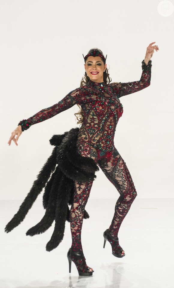 Christiane Torloni é a rainha de bateria da Grande Rio no Carnaval 2014, em 29 de novembro de 2013