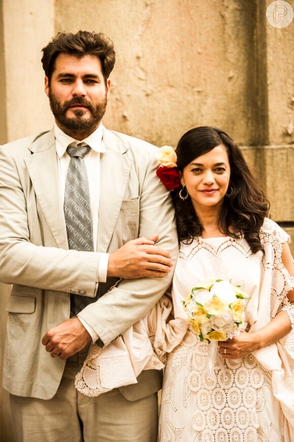 Gaia (Ana Cecília Costa) e Toni (Thiago Lacerda) se casaram no início de 'Joia Rara'