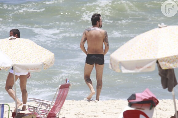 Paulo Vilhena curtiu a praia do Recreio dos Bandeirantes, nesta quinta-feira, 5 de dezembro de 2013