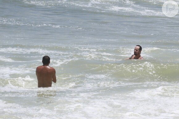 Paulo Vilhena durante banho de mar, na praia do Recreio dos Bandeirantes, em 5 de dezembro de 2013