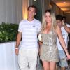 Danielle e o namorado chegam à festa no Hotel Royal Tulip, na zona sul do Rio