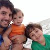 Marcio Pedreira, marido de Caludia Leitte, posa com os filhos Davi, de 4 anos, e Rafael, de 1 ano