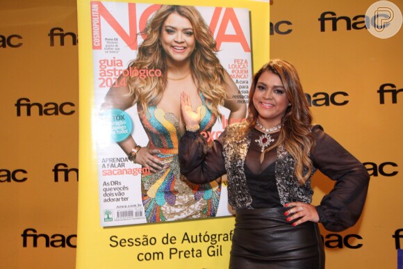 Preta Gil marcou presença na noite de autógrafos da edição de dezembro da revista 'Nova', nesta segunda-feira, 9 de dezembro de 2013, na livraria Fnac, no Barra Shopping, Rio de Janeiro