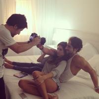 Thaila Ayala grava clipe de madrugada ao lado de Marcos Mion: 'Ficando bonito'