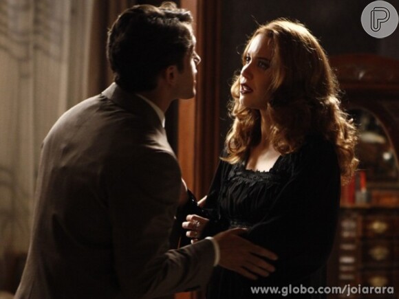 Viktor (Rafael Cardoso) fica chateado ao saber que Silvia (Nathalia Dill) mentiu para ele esse tempo todo, em 'Joia Rara'