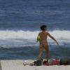 A atriz Juliana Knust exibiu o corpão em forma na praia da Barra da Tijuca, Zona Oeste do Rio de Janeiro, neste sábado, 14 de dezembro de 2013