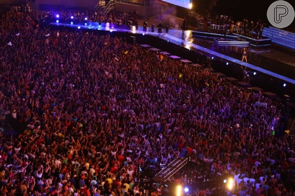 Ivete Sangalo reuniu cerca de 40 mil pessoas na Arena Fonte Nova, em Salvador, para gravar o seu quinto DVD, que celebra os 20 anos de estrada