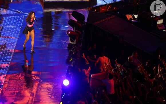 A cantora Ivete Sangalo ficou por cerca de 4 horas e meia no palco e mostrou muito fôlego entre uma música e outra, com direito a coreografias