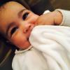 Kim Kardashian publica foto da filha, North West, sorrindo