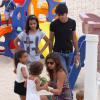 Paula Morais levou para se divertir na praia do Leblon, Zona Sul do Rio de Janeiro, nesta terça-feira, 17 de dezembro de 2013, as filhas de Ronaldo, Maria Sophia, de 4 anos, e Maria Alice, de 3