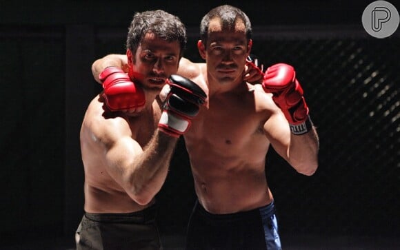 Em 'Guerra dos Sexo' (2012), Malvino Salvador fez uma participação como lutador de MMA