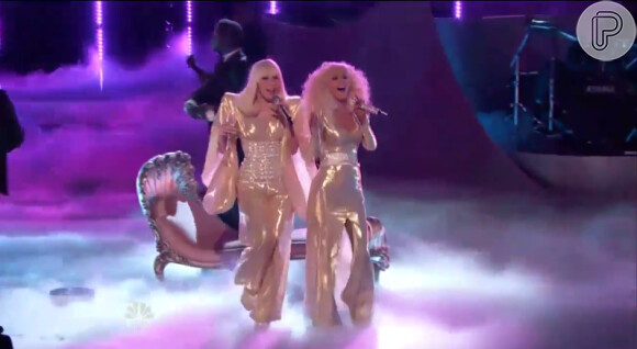 Lady Gaga e Christina Aguilera se apresentaram juntas na final da versão americana do programa "The Voice", exibido na noite do dia 17 de dezembro