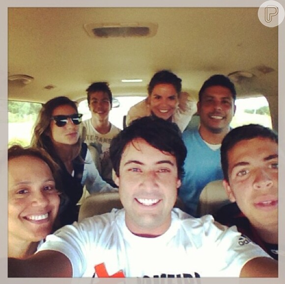 Bruno de Luca publica foto dos amigos a caminho do paintball