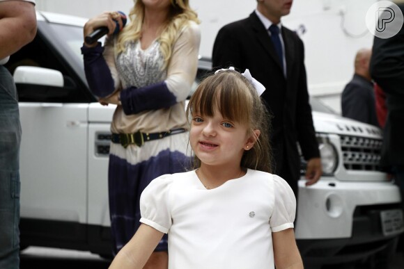 Rafaella Justus prestigiou a festinha de Helena, filha caçula de Rodrigo Faro, nesta quinta-feira, 19 de dezembro de 2013