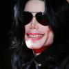 A família de Michael Jackson está pedindo dinheiro aos fãs para a realização de um documentário sobre a vida do rei do pop, em 23 de dezembro de 2013