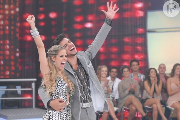 Rodrigo Simas e Raquel Guarini foram os vencedores do 'Dança dos Famosos' de 2012