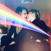 Miley Cyrus e Cara Delevingne se beijam, em 27 de dezembro de 2013