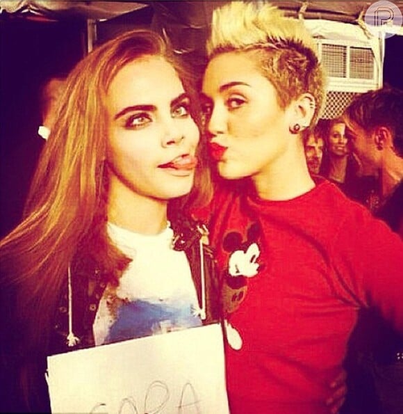 Miley Cyrus e Cara Delevingne são amigas