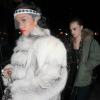 Rihanna passou a noite de réveillon com a modelo Cara Delevigne e amigos em uma boate na cidade de Nova York