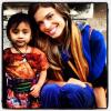 Grazi Massafera posta foto com a guatemalteca Vívian durante viagem para a Guatemala, em 6 de janeiro de 2013