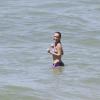 Depois da corridinha, Juliana Didone se jogou no mar para se refrescar