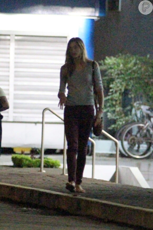 Sasha é vista saindo de um shopping do Rio, em agosto de 2012