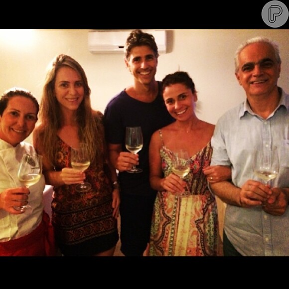 Giovanna Antonelli e Reynaldo Gianecchini desgutam vinho para a inauguração do restaurante Pomar Orgânico, em 10 de janeiro de 2013