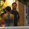 Isabella Santoni passeou com o namorado, Lucas Wakim, em um shopping na Barra da Tijuca, Zona Oeste do Rio, na tarde desta segunda-feira, 12 de dezembro de 2016