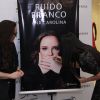 Ana Carolina ganha 'selinho secreto' de Letícia Lima ao lançar livro nesta terça-feira, dia 13 de dezembro de 2016